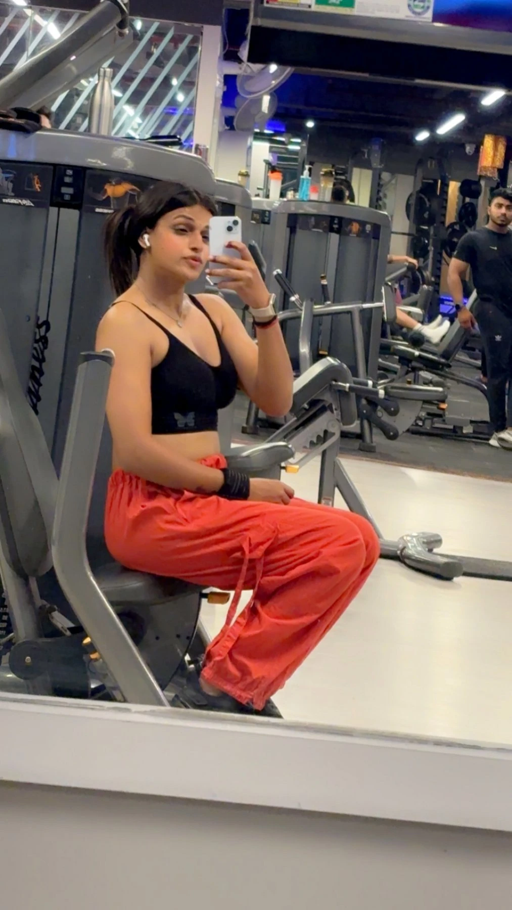 Yamini Patel – Indian escort in Hyderabad — 3 / 4