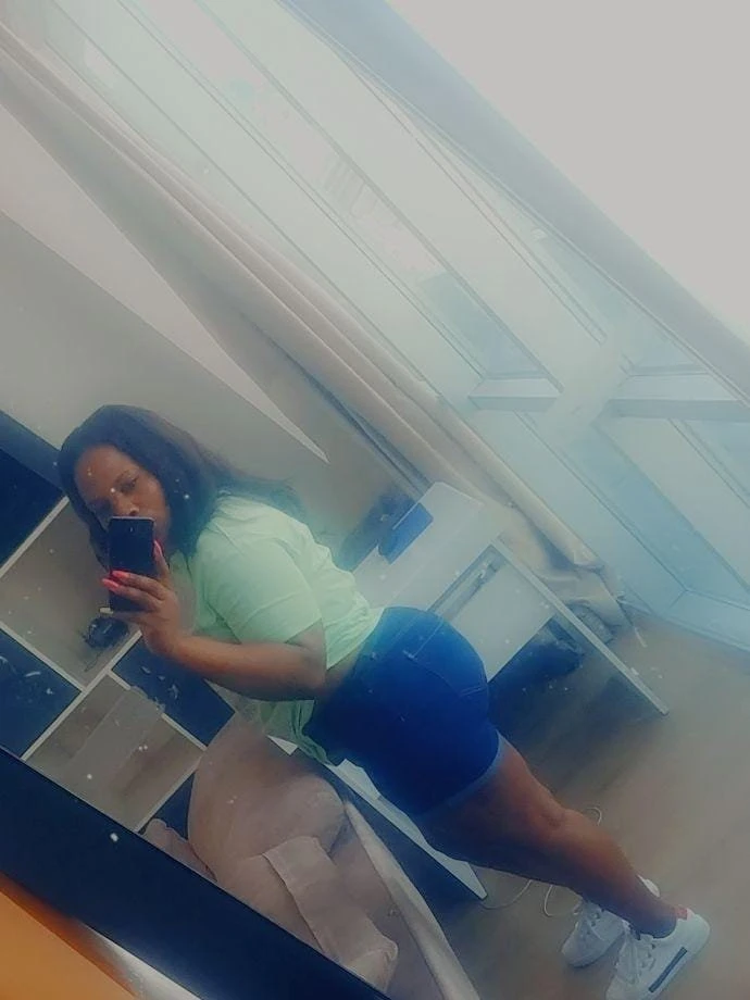 Louise – Central African escort in New Delhi — 2 / 3