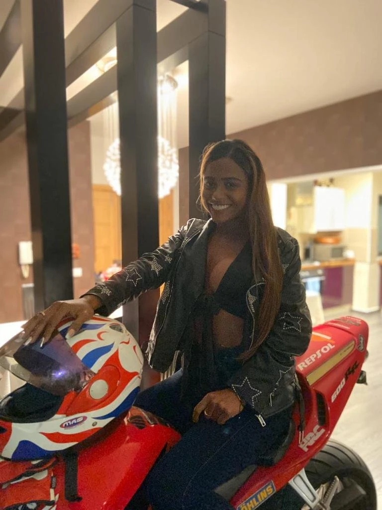 Luna – Cuban escort in Malta — 10 / 15