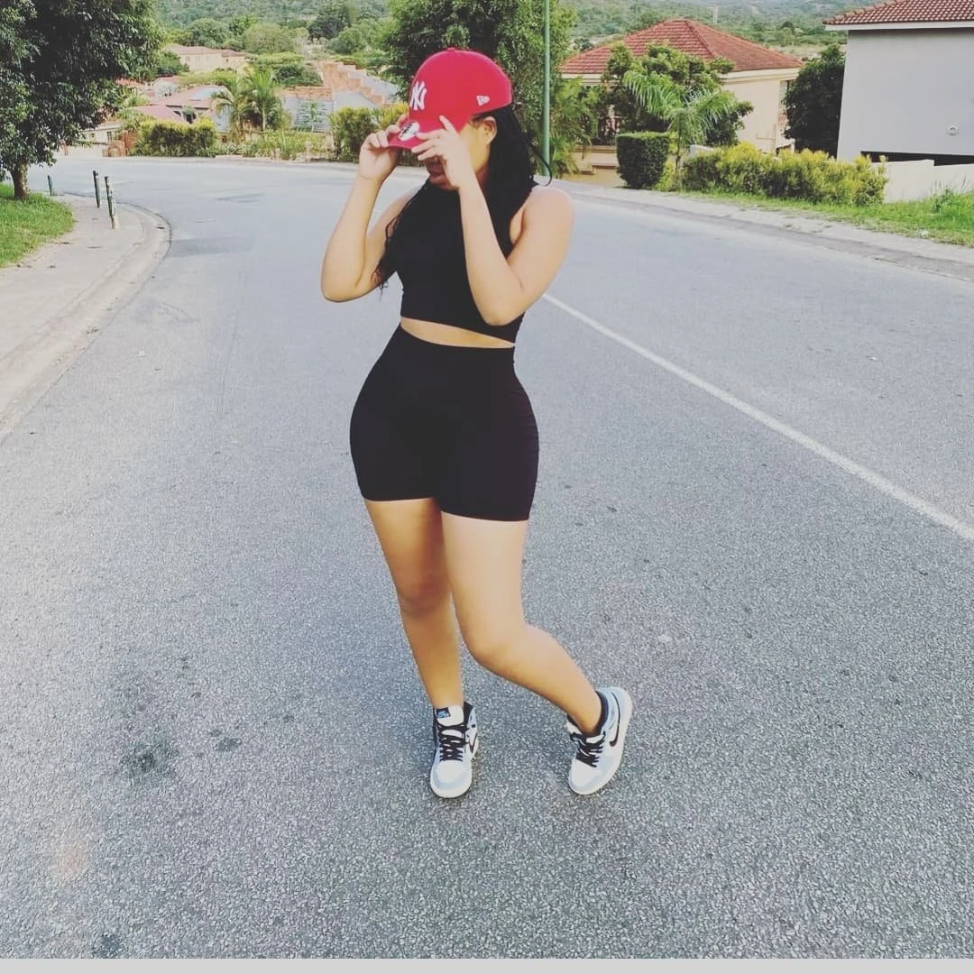 Kayla – Kenyan escort in Faridabad — 3 / 4