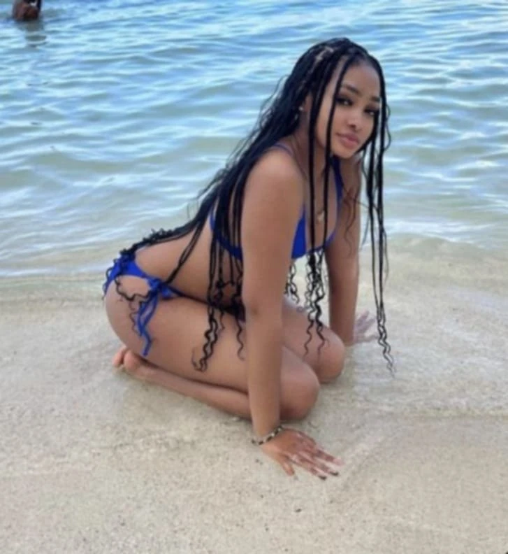 Anysha – Malagasy escort in Mauritius — 3 / 6
