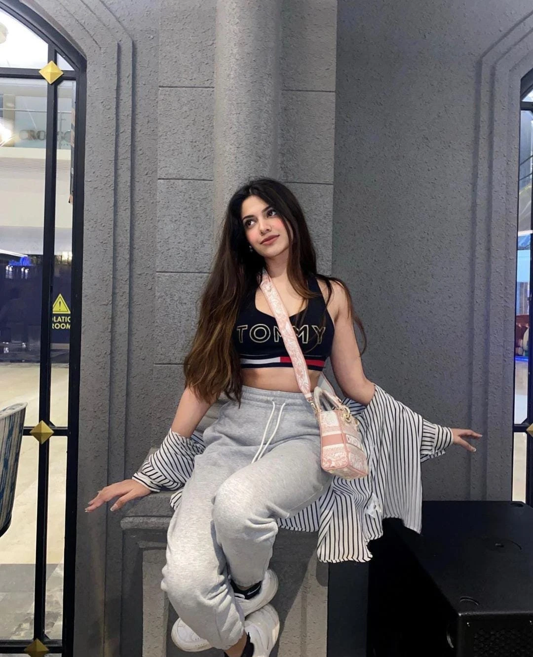 Cam and real meet – Indian escort in New Delhi — 1 / 2