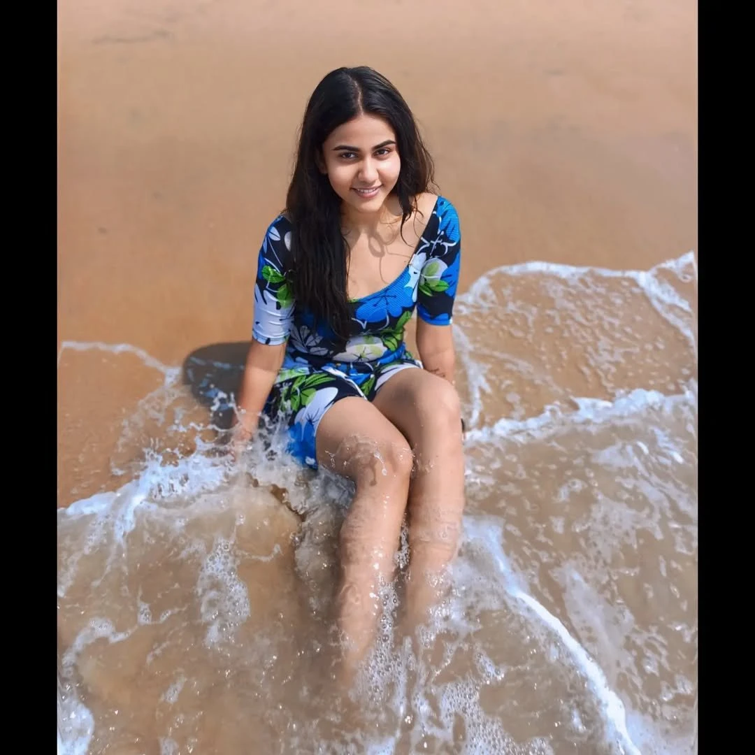 Unfiltered Bliss – Cash Brings You Close – Indian escort in Kolkata — 2 / 7