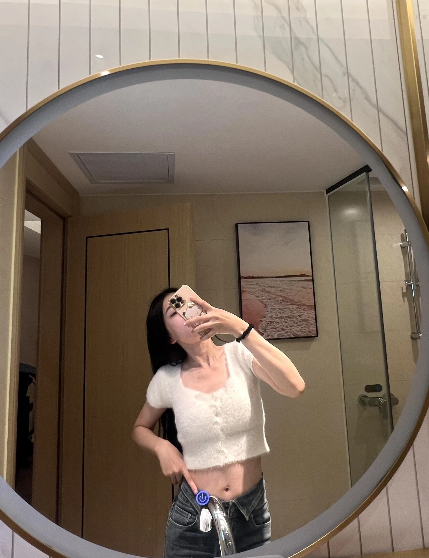 Mia Mia – Vietnamese escort in Hanoi — 2 / 4