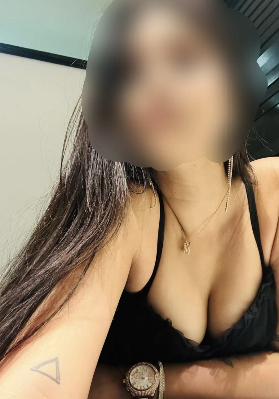Sonam – Indian escort in Mumbai — 4 / 9