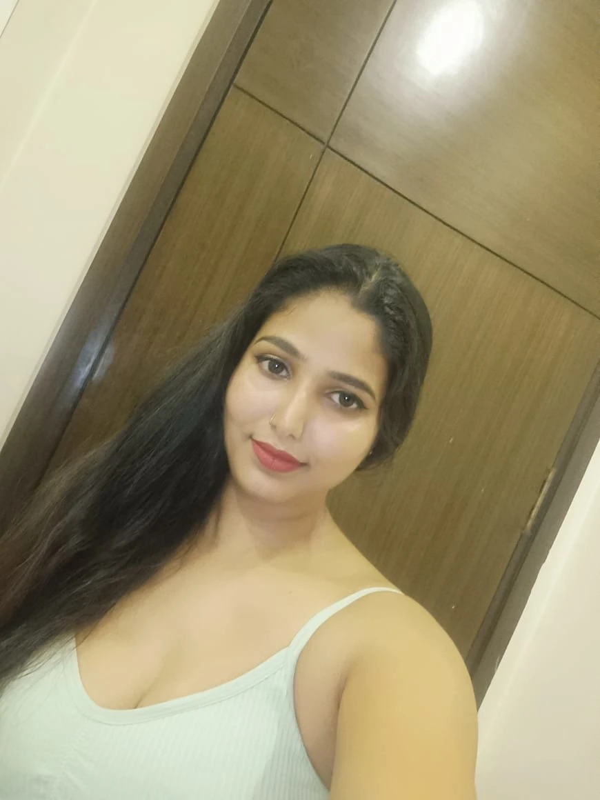 Monika Malhotra – Indian escort in New Delhi — 1 / 4