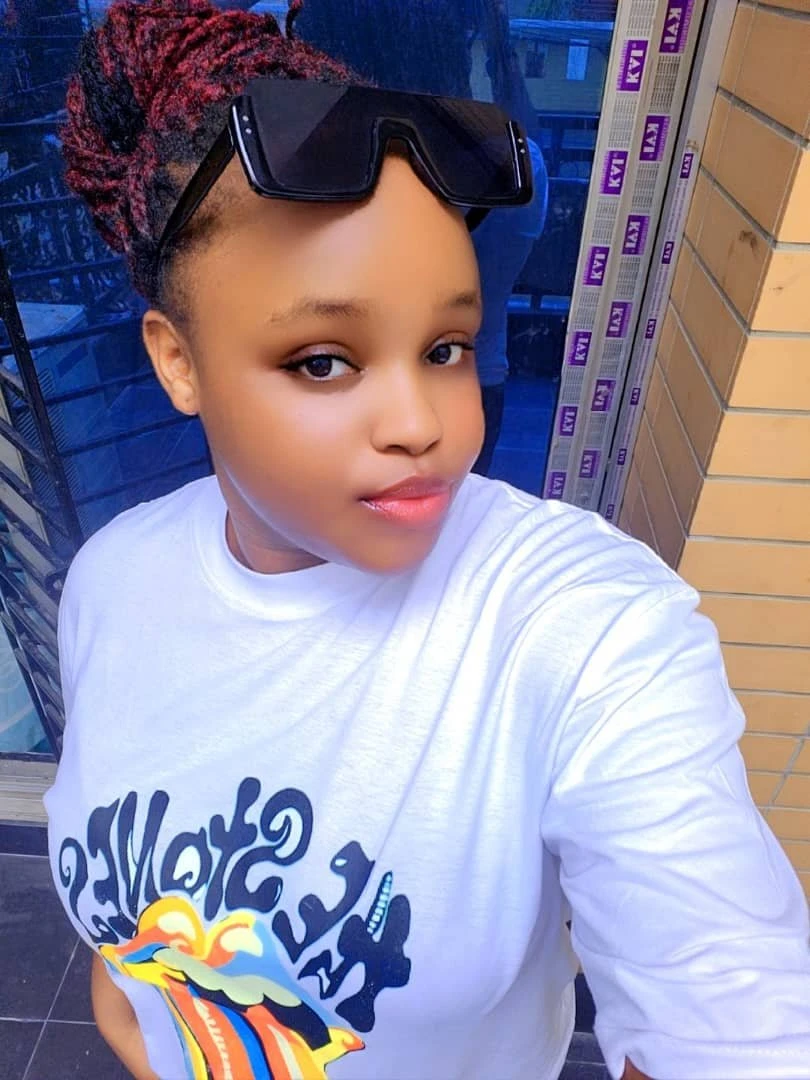 Nina – South African escort in Kathmandu — 2 / 4