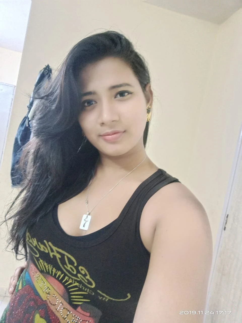 Muskan Singh – Indian escort in Mumbai — 1 / 4