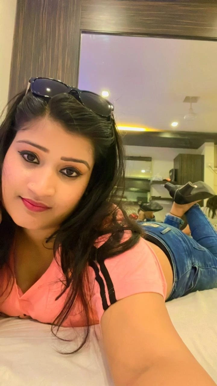 Reshami cam show real meet – Indian escort in Mumbai — 4 / 5