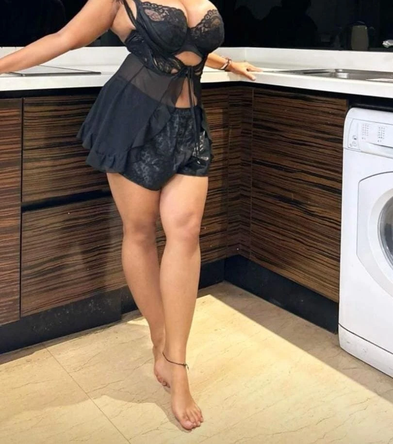 Sexy Queeny – Sri Lankan escort in Colombo — 5 / 6