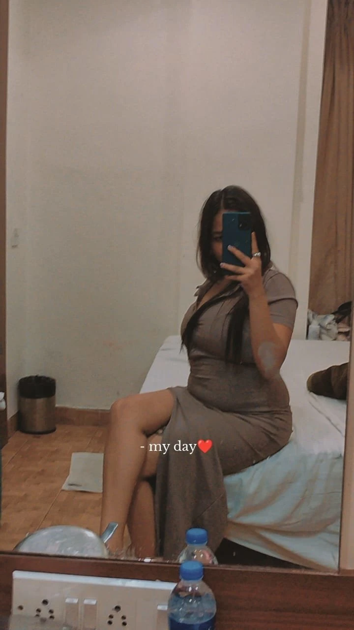 Cam & Real meet hot girl mili – Indian escort in Kolkata — 5 / 7