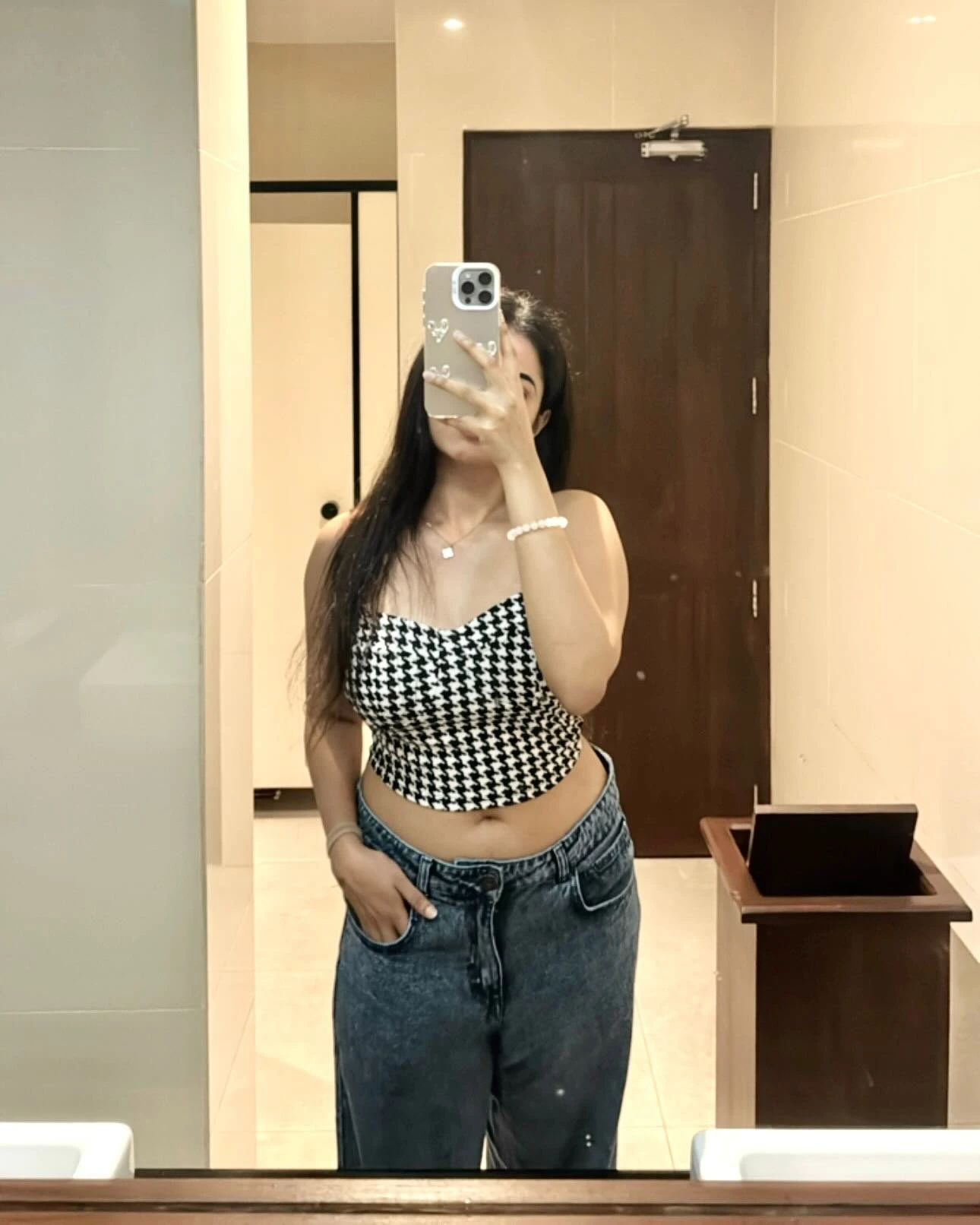 Riya Sharma Vip Model – Indian escort in Kolkata — 5 / 6