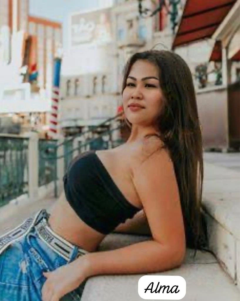 Alma – Filipino escort in Maldives — 2 / 5