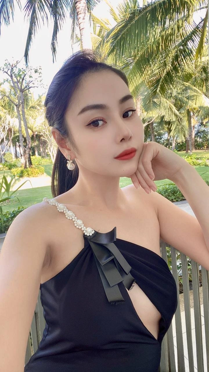 Peony – Vietnamese escort in Hanoi — 6 / 11