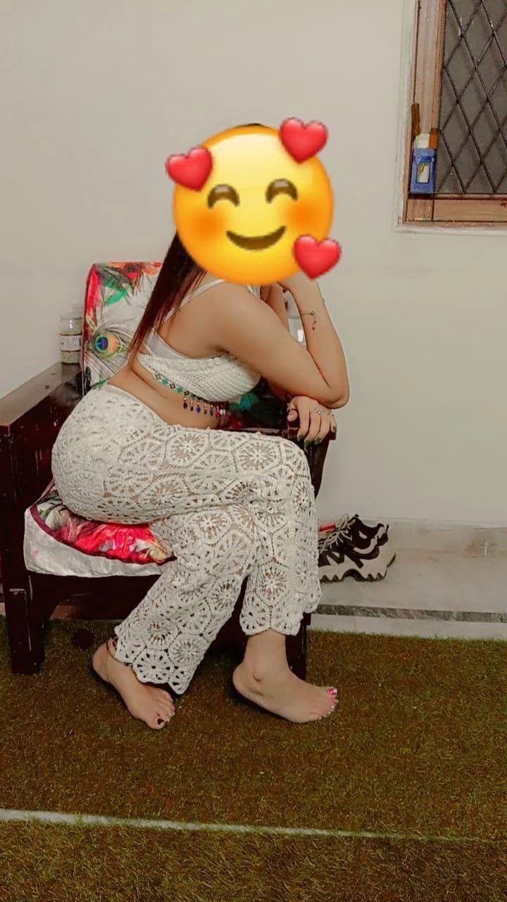 Avni – Indian escort in New Delhi — 2 / 7