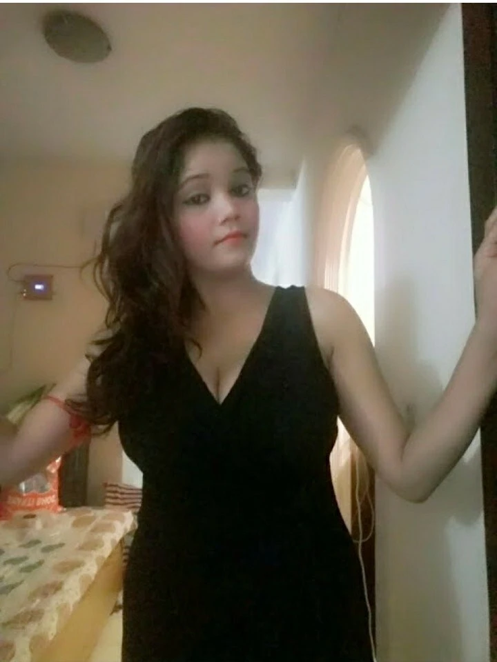 Neha Kaur – Indian escort in New Delhi — 1 / 4