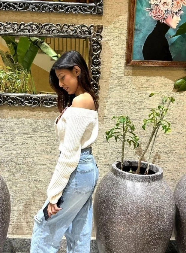 Disha for Cam & Real Independent – Indian escort in Mumbai — 5 / 6