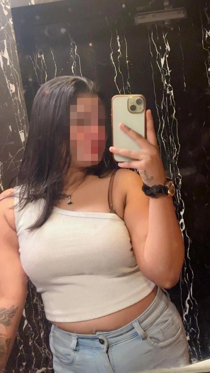 Shweta – Indian escort in Kolkata — 1 / 9