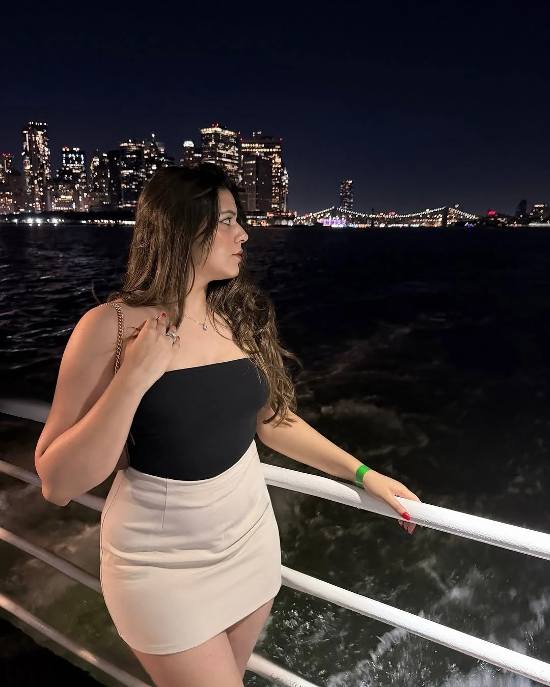 Apurva – Indian escort in Navi Mumbai — 2 / 4