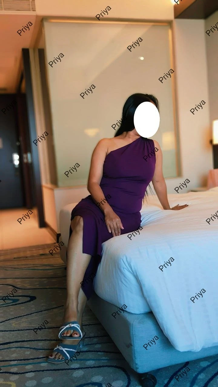 Hotwife Priya – Indian escort in Surat — 10 / 11