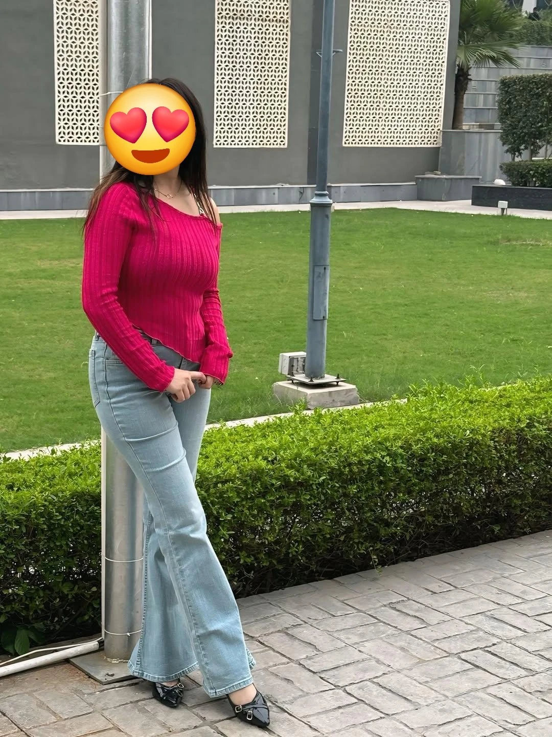 Soniya Sharma (CAM&Real) – Indian escort in Noida — 5 / 9