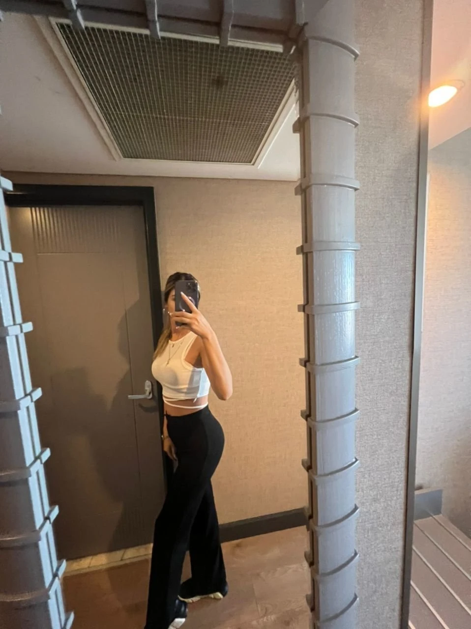 Book Oyo Hand Chas Available Service – Indian escort in Hyderabad — 3 / 4