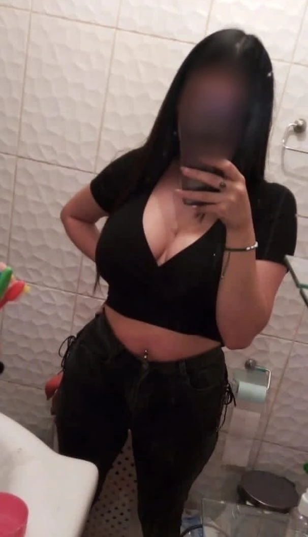 Fanty Cam Service – Indian escort in Mumbai — 1 / 5