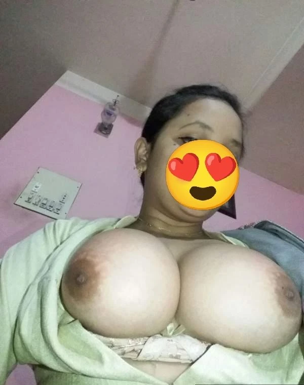 Simran – Indian escort in Mumbai — 1 / 2