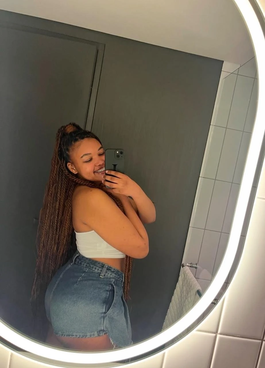 Kelly – South African escort in Pune — 1 / 9