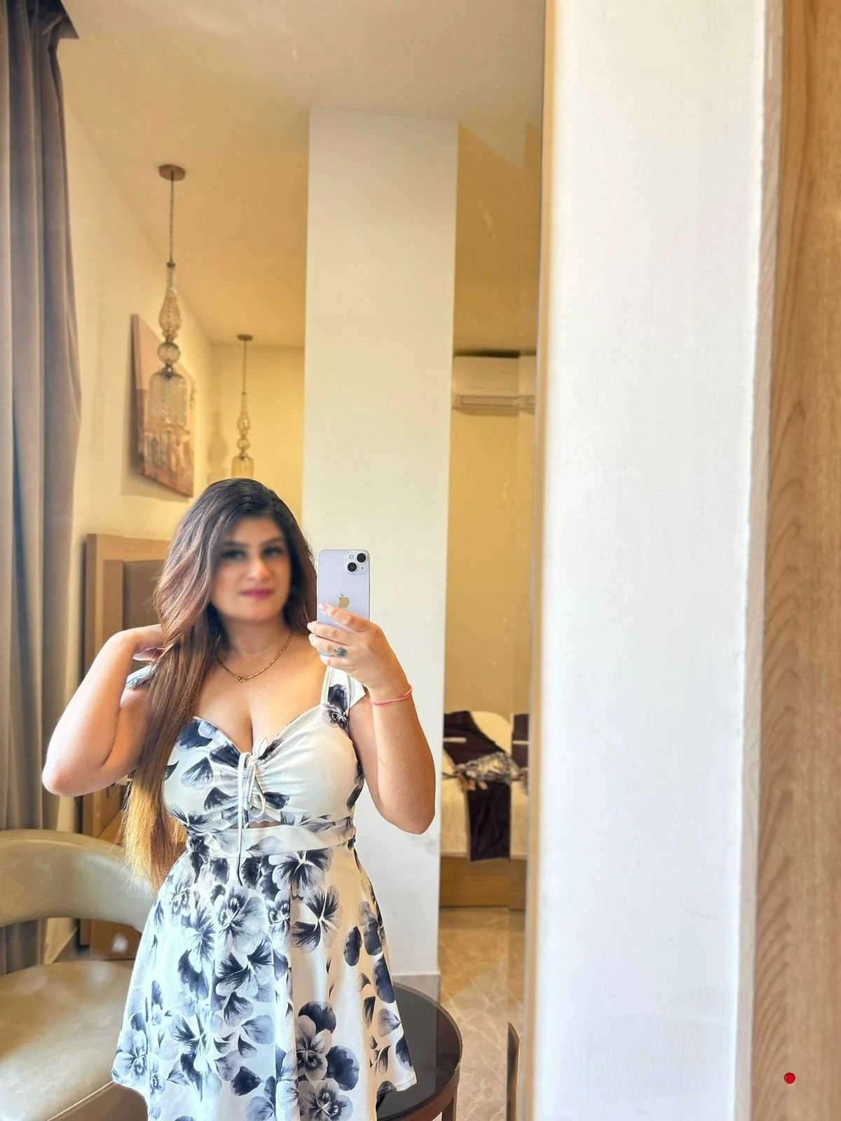 Sonali Realmeet and cams – Indian escort in New Delhi — 1 / 4