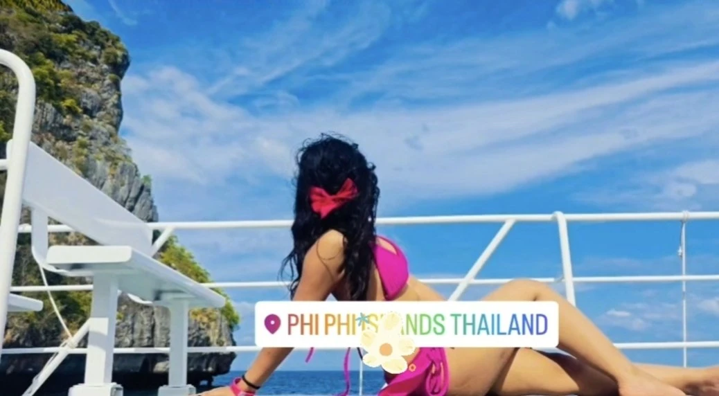 Naughtynerd – Indian escort in New Delhi — 6 / 7