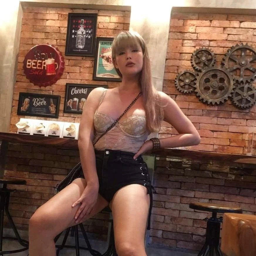 Heiress – Monacan escort in Mumbai — 3 / 18