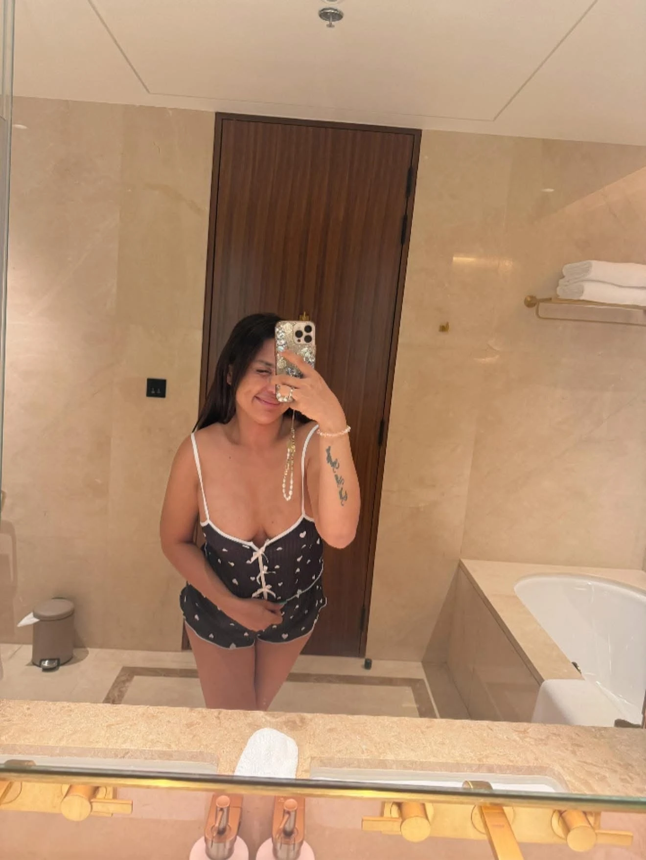 Paula – Filipino escort in Ho Chi Minh City — 14 / 18