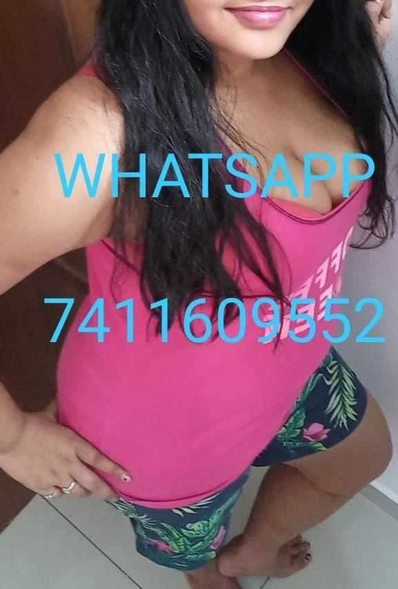LIVE CAM SHOW – Indian escort in Pune — 3 / 4