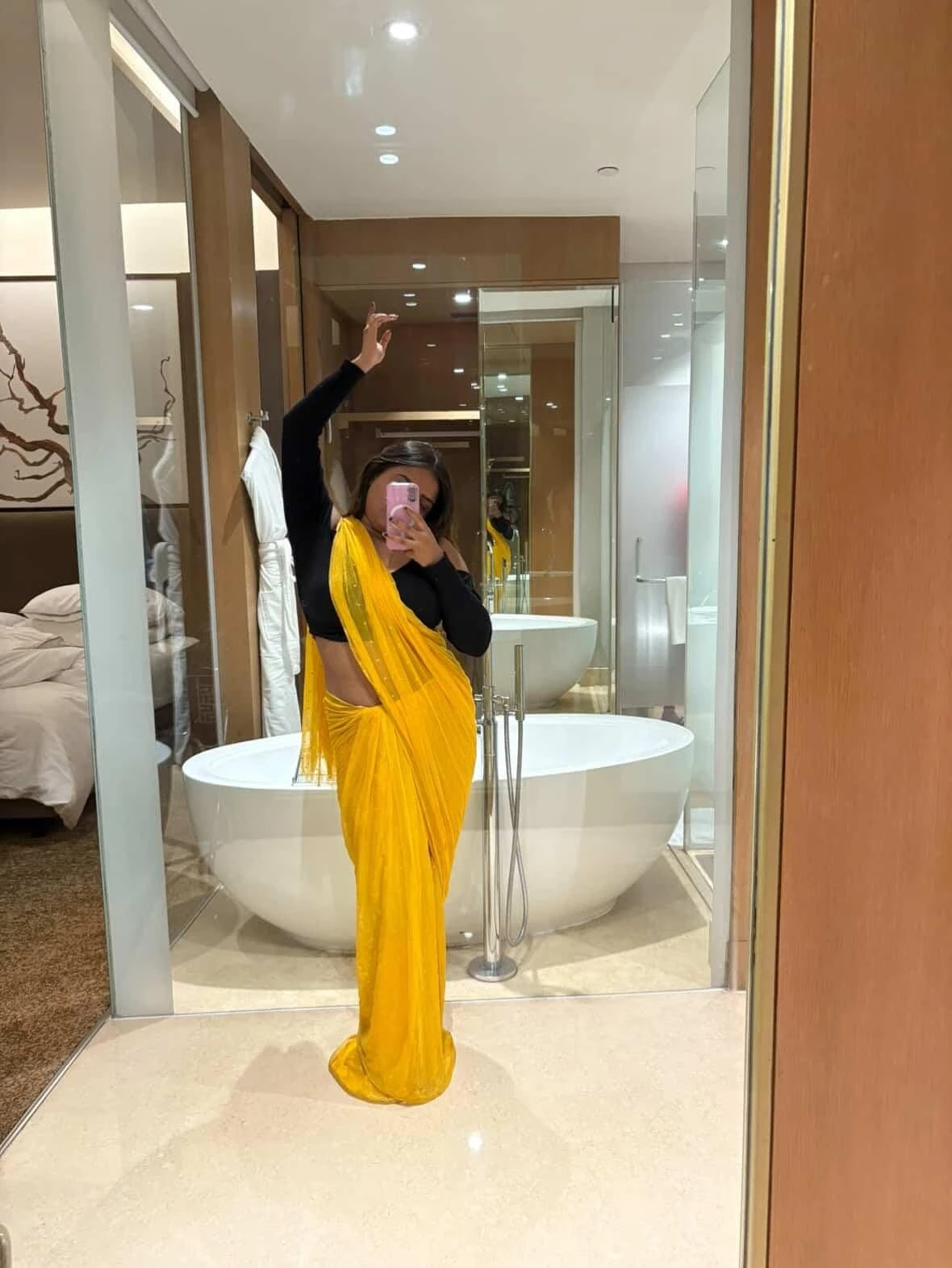 Suhana available for real Meets – Indian escort in Kolkata — 3 / 6