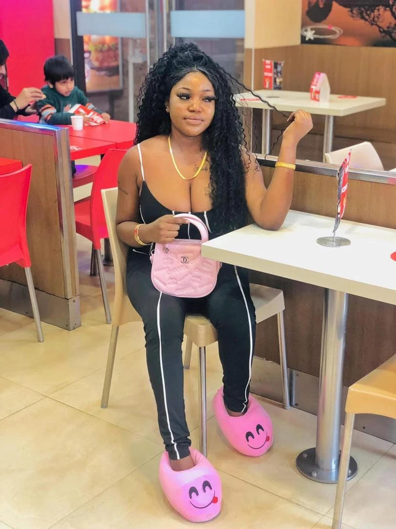 Pampam – South African escort in Noida — 3 / 4