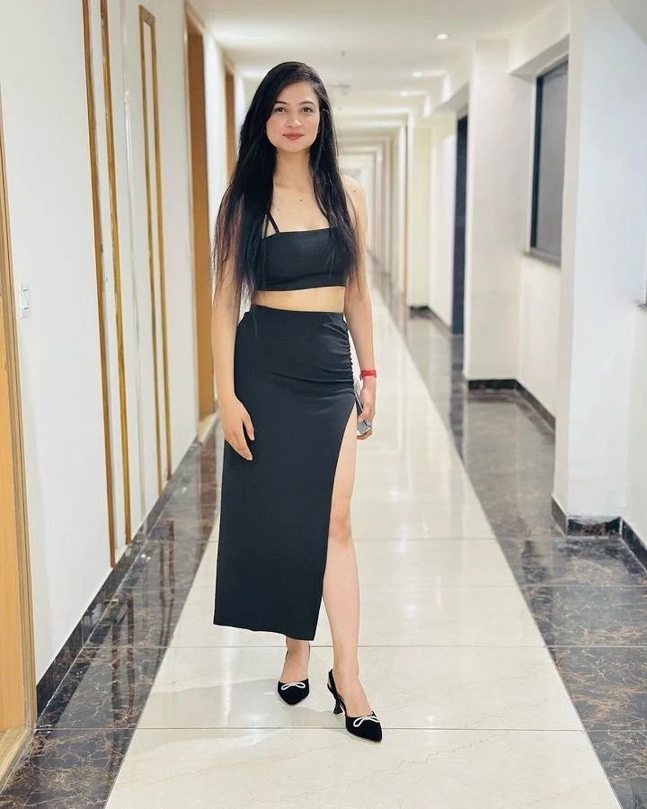 Jinka Patel – Indian escort in Kolkata — 1 / 3