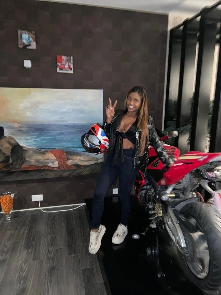 Luna – Cuban escort in Malta — 9 / 15