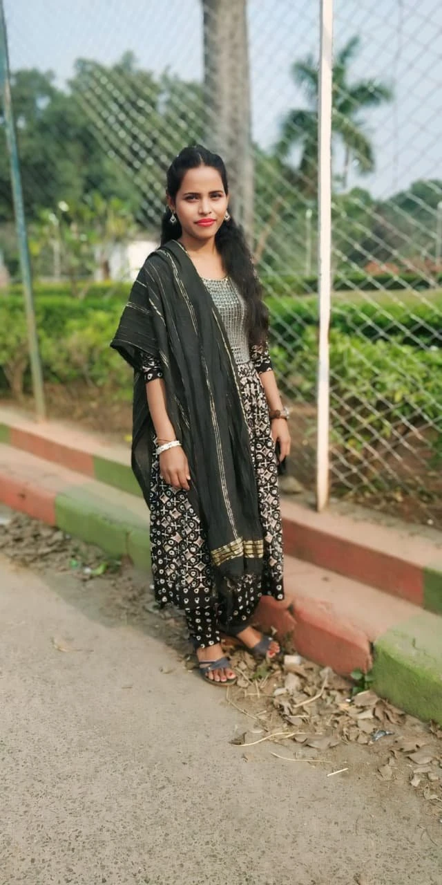 Ayisha indep. (Cam with real meet) – Indian escort in Hyderabad — 5 / 6