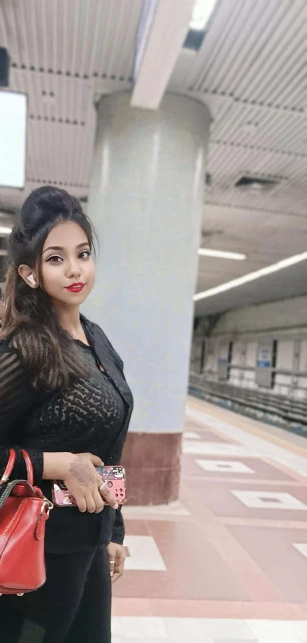 Rose Young College Going Girl – Indian escort in Kolkata — 4 / 5