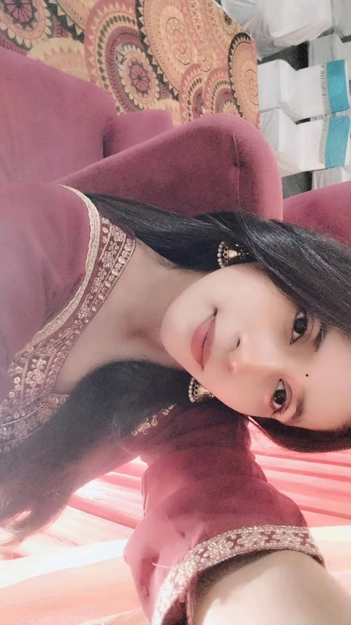 Nancy Cam Show Real Meet – Indian escort in Hyderabad — 4 / 7