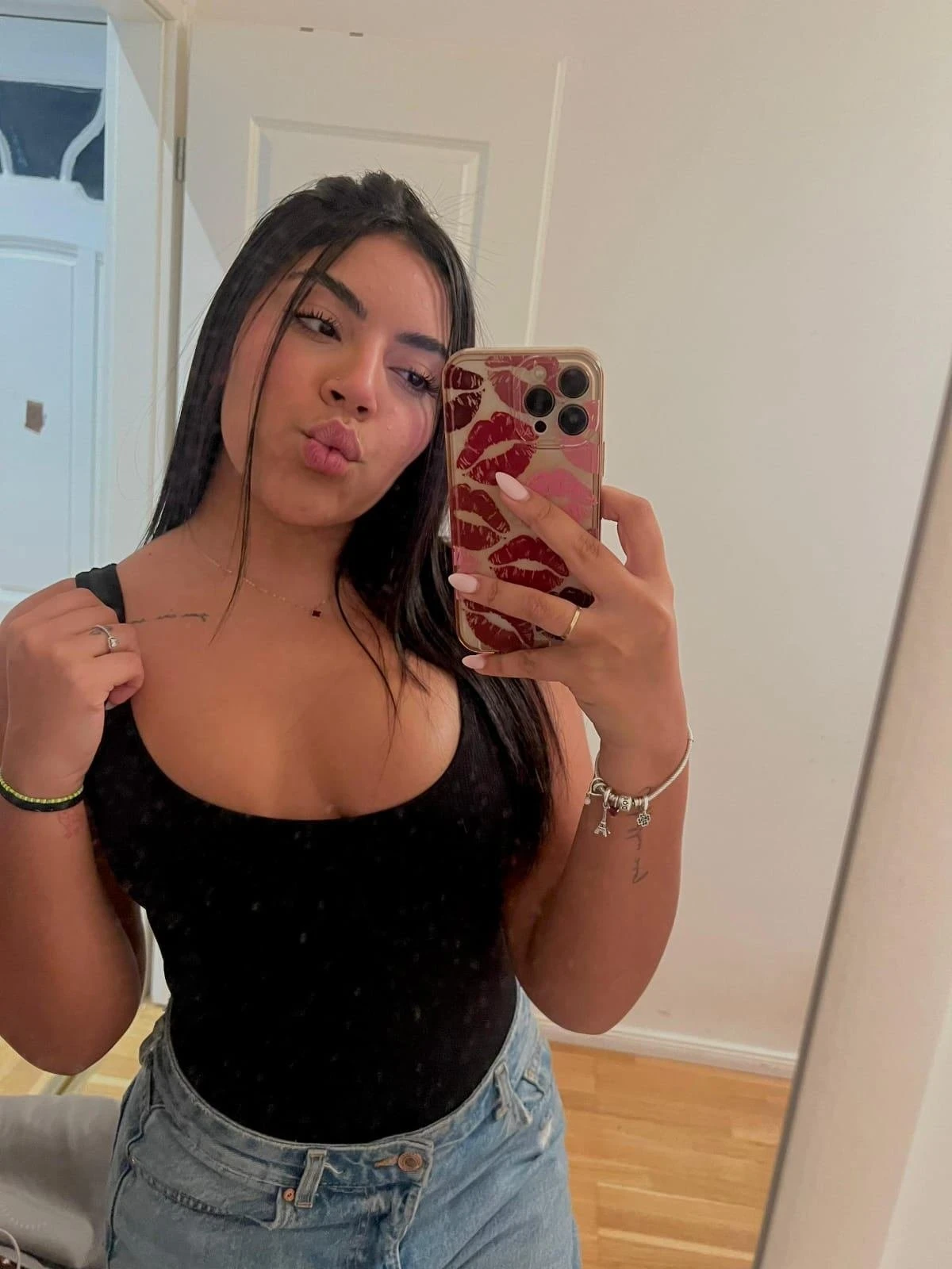 Vanessa – Venezuelan escort in Beirut — 3 / 7