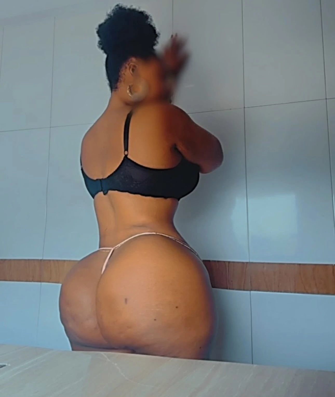Precy – Ghanaian masseuse in Abidjan — 4 / 5