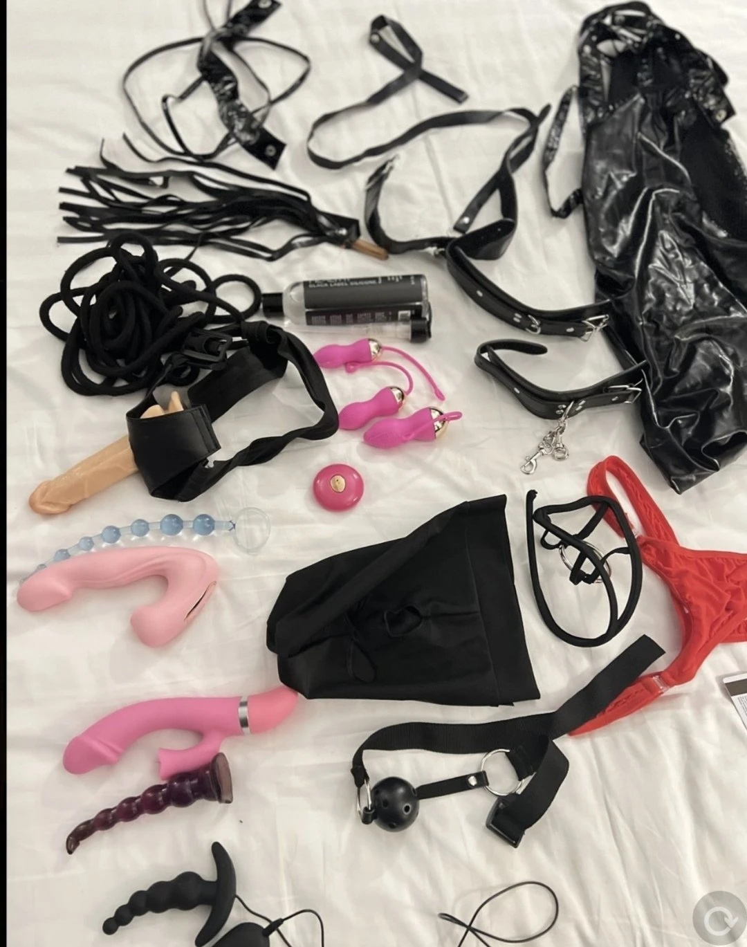 Cumshow only – Zimbabwean escort in Kolkata — 3 / 4
