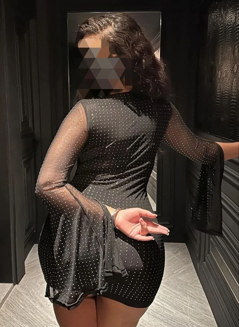 Anagha Mallu Cam Show Real Meeting Offer – Indian escort in Kochi — 3 / 4
