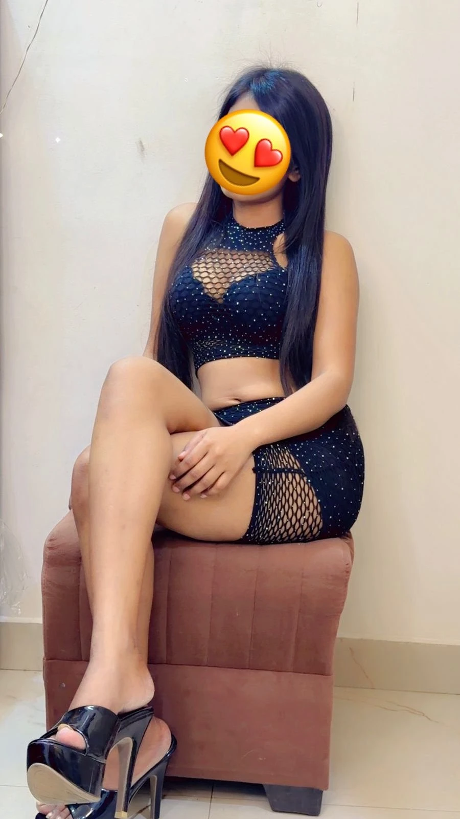 I Am TRiSHA Cam and Real Meet – Indian escort in New Delhi — 4 / 25