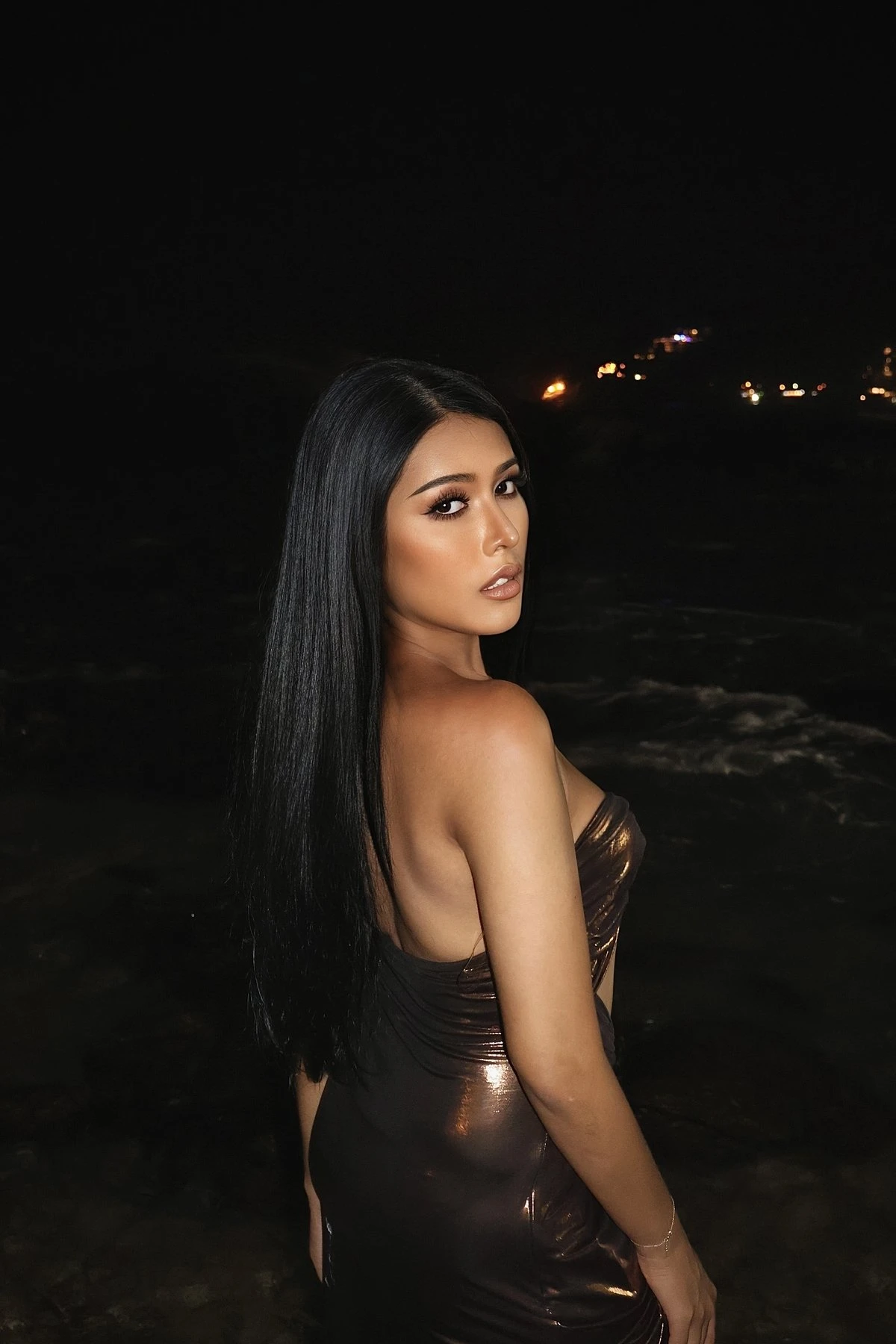 Emilia Luna – Malaysian escort in Mumbai — 1 / 5