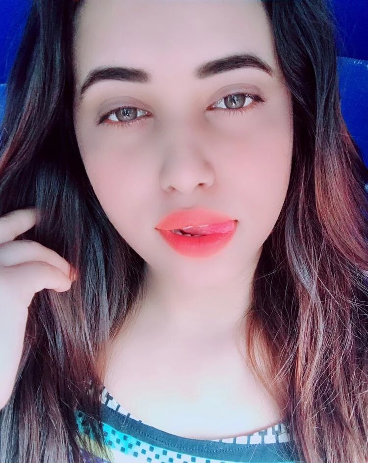 Anajali Patel – Indian escort in Mumbai — 2 / 5
