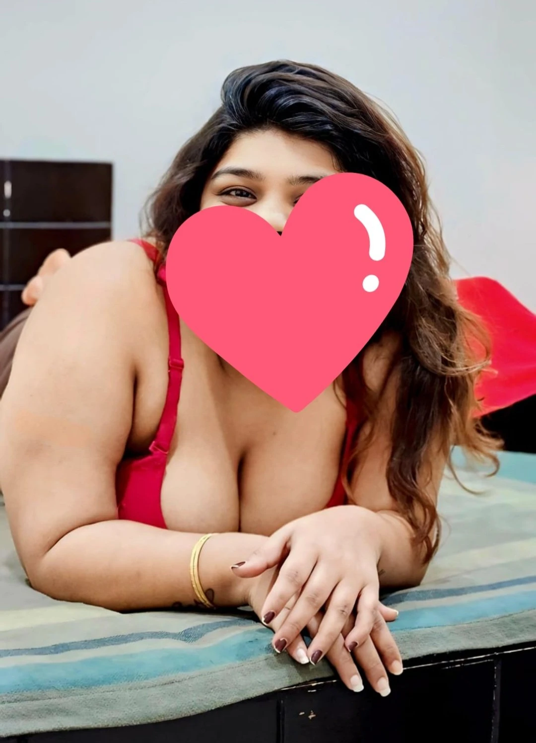 Niharika Singh Cam and real meet – Indian escort in Gurgaon — 4 / 5