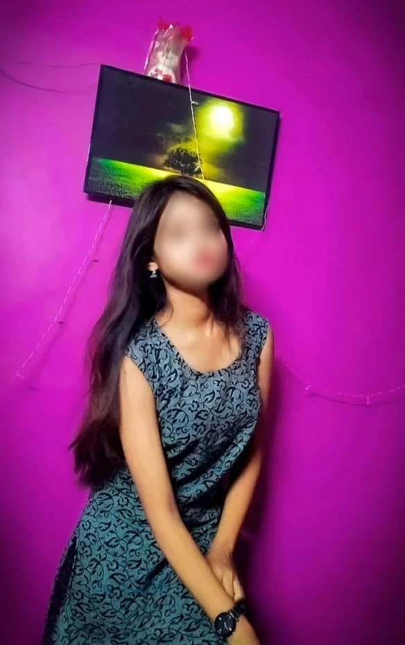 Asha Real Meet Cam Show – Indian escort in Hyderabad — 1 / 5